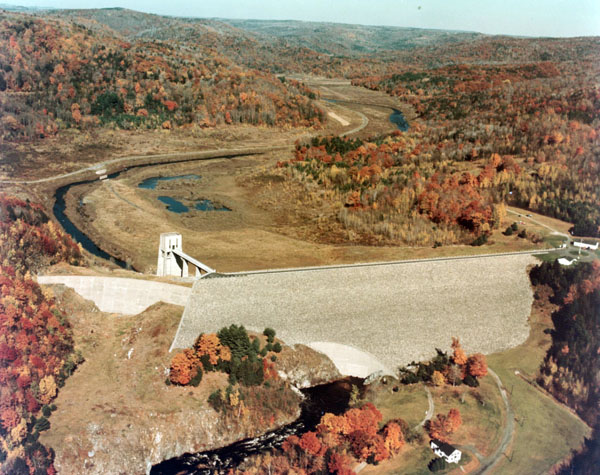 Click for hi-resolution photo of Knightville Dam