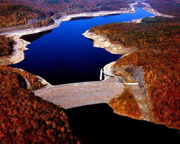 Click for hi-resolution photo of Colebrook River Lake