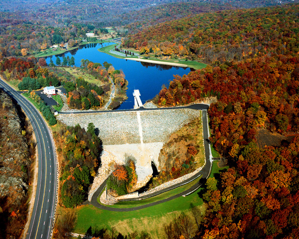 Click for hi-resolution photo of Hop Brook Lake